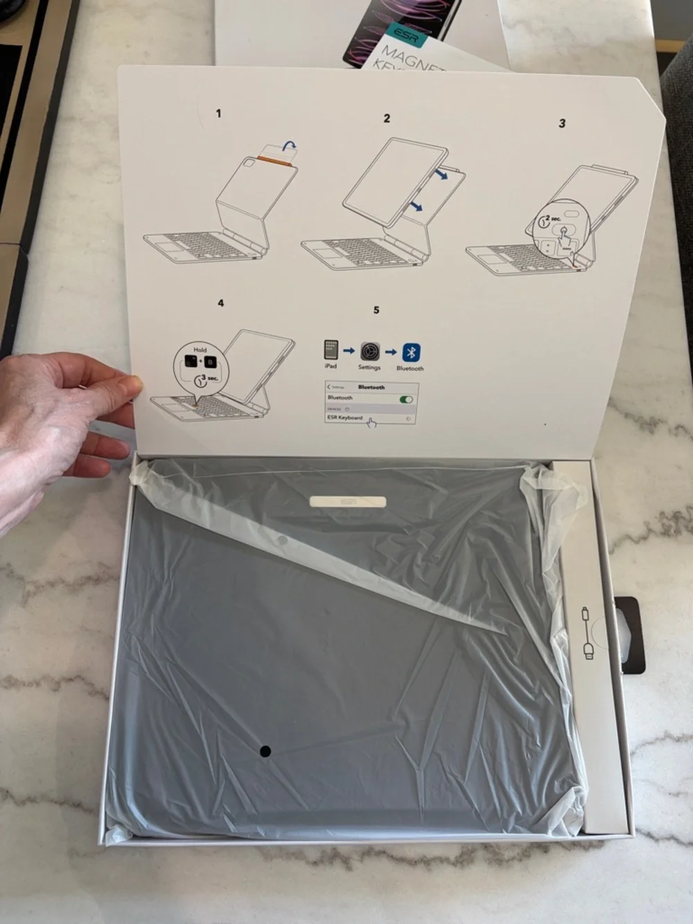 ESR Rebound Series iPad Air 13 inch and iPad Pro 12.9 inch Case Keyboard